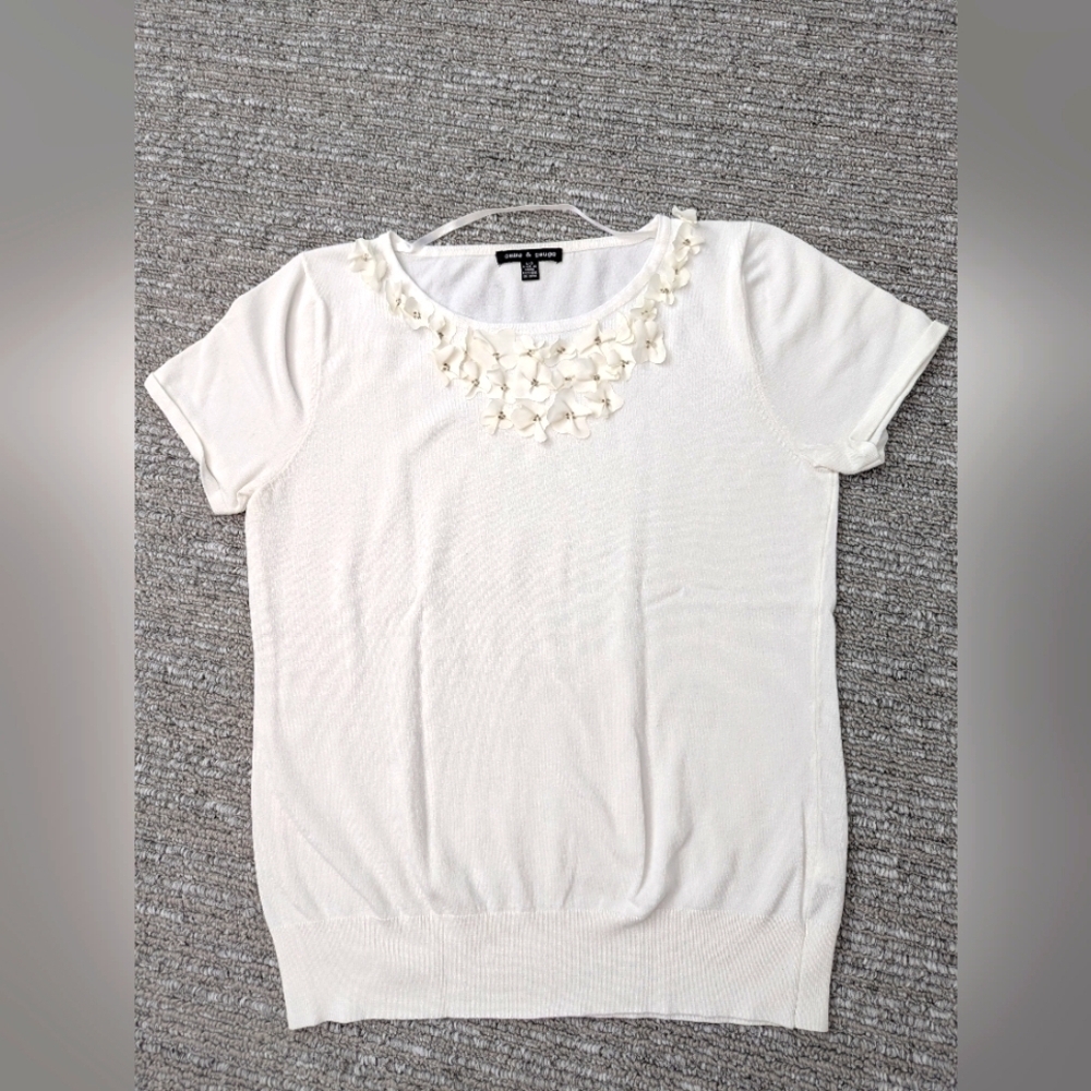 Cable & Gauge Pearl White Sweater With Flower Appliques Around Neckline